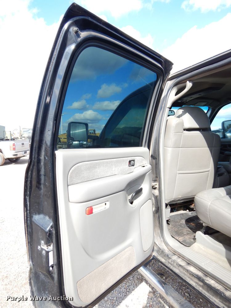 image for item GE9112 2001 Chevrolet Silverado 2500HD Crew Cab pickup truck