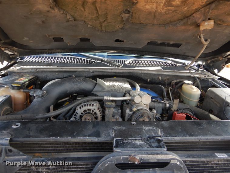 image for item GE9112 2001 Chevrolet Silverado 2500HD Crew Cab pickup truck