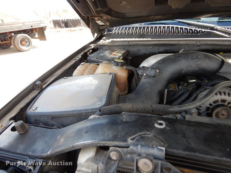 image for item GE9112 2001 Chevrolet Silverado 2500HD Crew Cab pickup truck