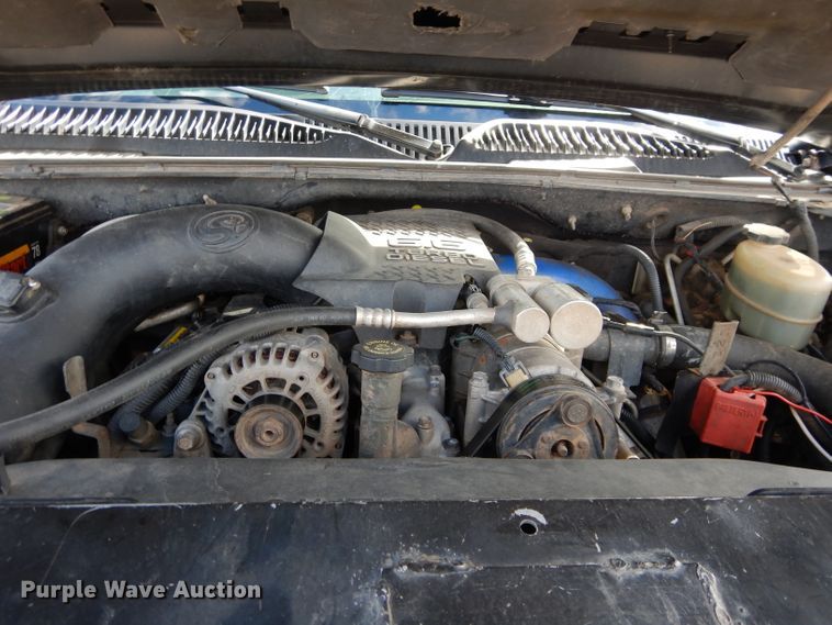 image for item GE9112 2001 Chevrolet Silverado 2500HD Crew Cab pickup truck