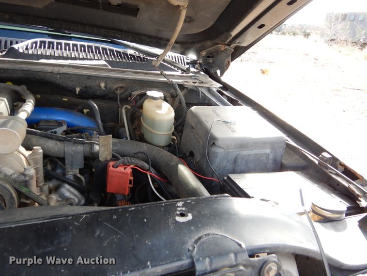 image for item GE9112 2001 Chevrolet Silverado 2500HD Crew Cab pickup truck