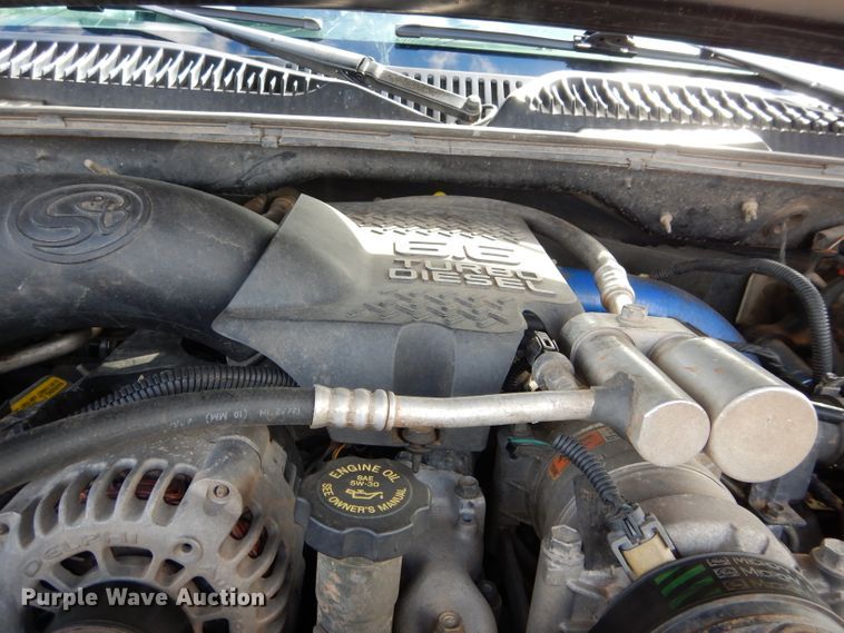 image for item GE9112 2001 Chevrolet Silverado 2500HD Crew Cab pickup truck