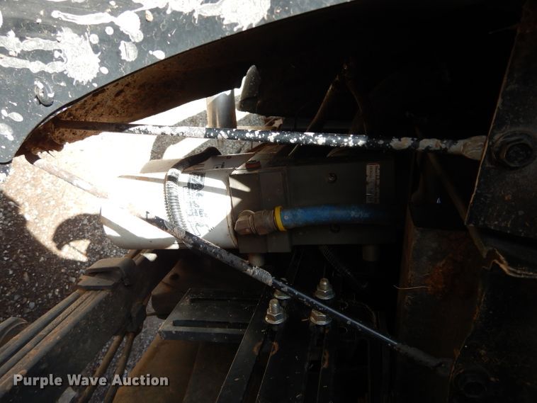 image for item GE9112 2001 Chevrolet Silverado 2500HD Crew Cab pickup truck