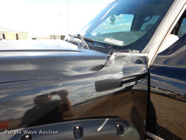 image for item GE9112 2001 Chevrolet Silverado 2500HD Crew Cab pickup truck