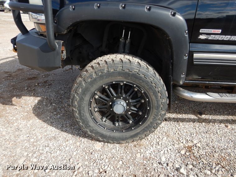 image for item GE9112 2001 Chevrolet Silverado 2500HD Crew Cab pickup truck