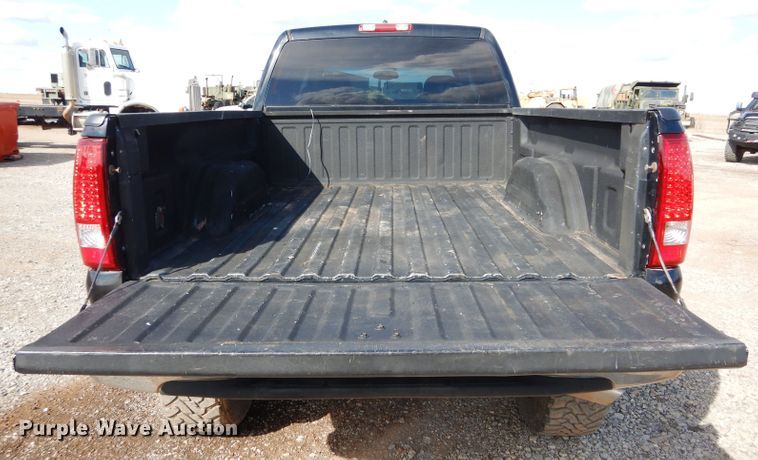 image for item GE9112 2001 Chevrolet Silverado 2500HD Crew Cab pickup truck