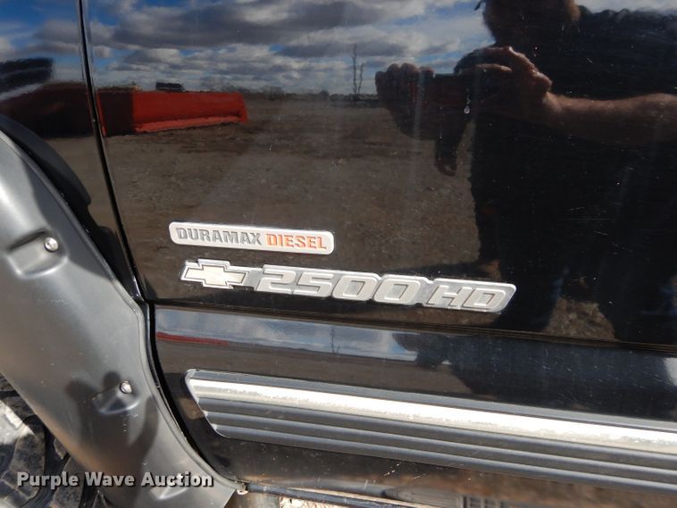 image for item GE9112 2001 Chevrolet Silverado 2500HD Crew Cab pickup truck