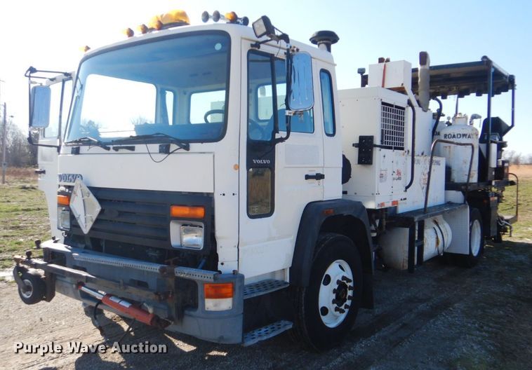 image for item GF9033 1997 Volvo FE paint striper truck