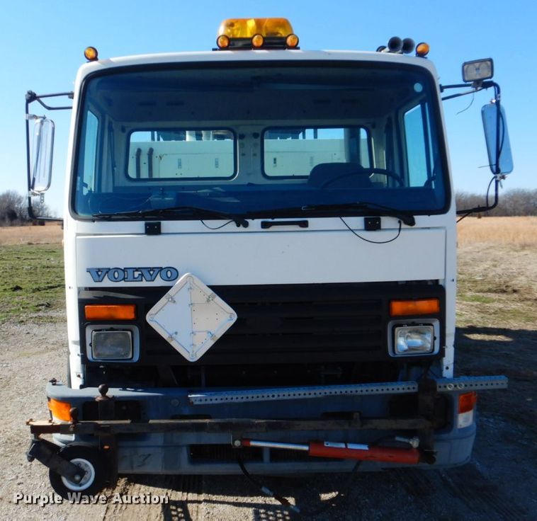 image for item GF9033 1997 Volvo FE paint striper truck