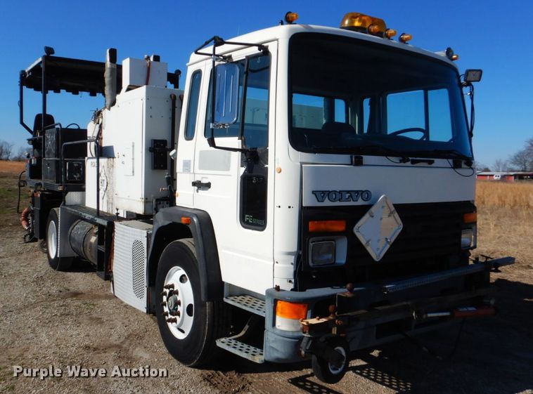 image for item GF9033 1997 Volvo FE paint striper truck