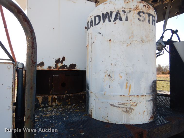 image for item GF9033 1997 Volvo FE paint striper truck