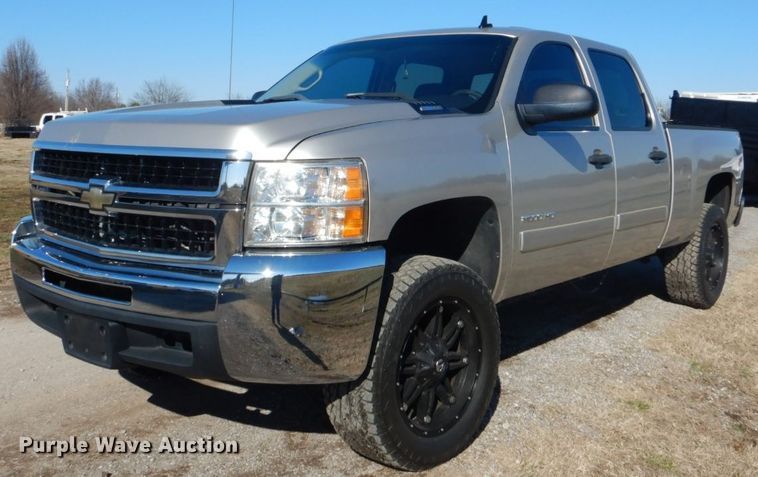 image for item GF9034 2007 Chevrolet Silverado 2500HD Crew Cab pickup truck