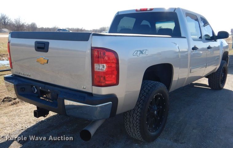 image for item GF9034 2007 Chevrolet Silverado 2500HD Crew Cab pickup truck