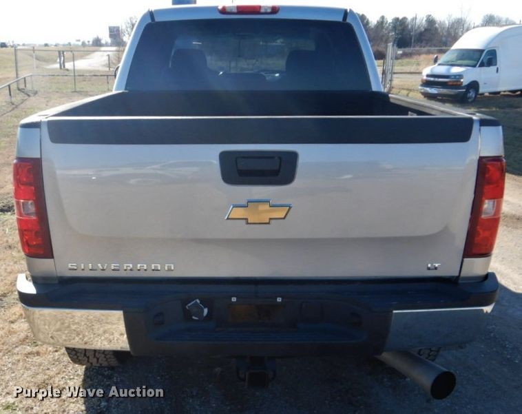 image for item GF9034 2007 Chevrolet Silverado 2500HD Crew Cab pickup truck