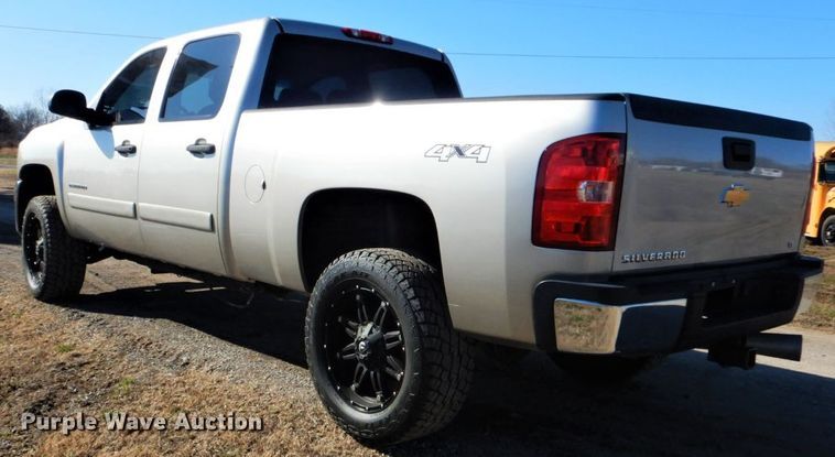 image for item GF9034 2007 Chevrolet Silverado 2500HD Crew Cab pickup truck