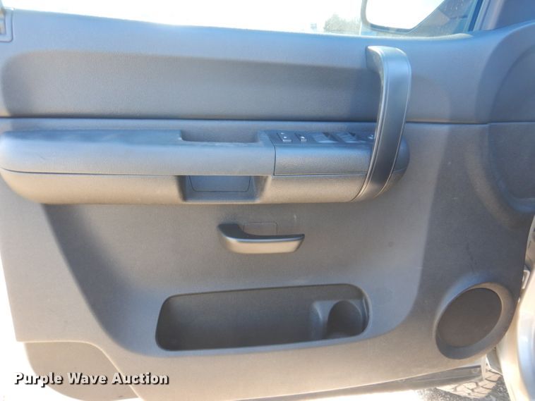 image for item GF9034 2007 Chevrolet Silverado 2500HD Crew Cab pickup truck