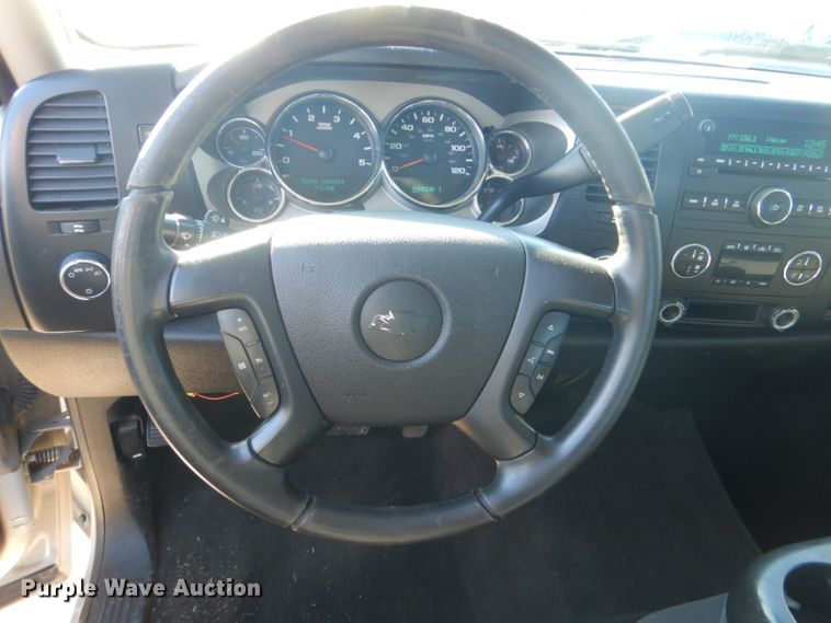 image for item GF9034 2007 Chevrolet Silverado 2500HD Crew Cab pickup truck