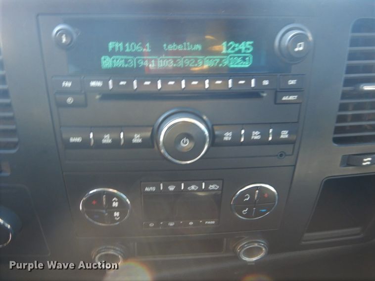 image for item GF9034 2007 Chevrolet Silverado 2500HD Crew Cab pickup truck