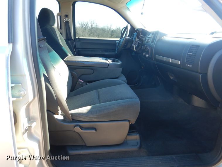 image for item GF9034 2007 Chevrolet Silverado 2500HD Crew Cab pickup truck