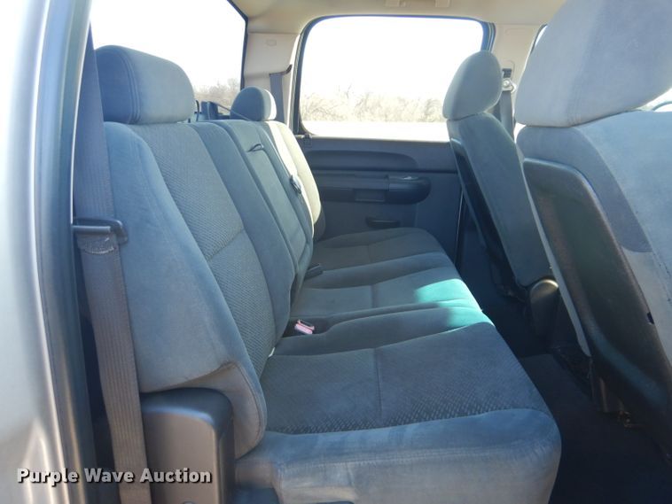 image for item GF9034 2007 Chevrolet Silverado 2500HD Crew Cab pickup truck