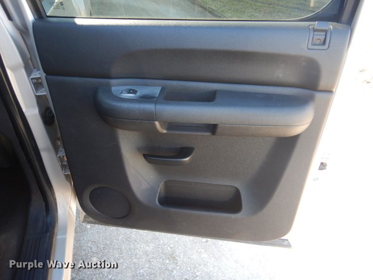 image for item GF9034 2007 Chevrolet Silverado 2500HD Crew Cab pickup truck