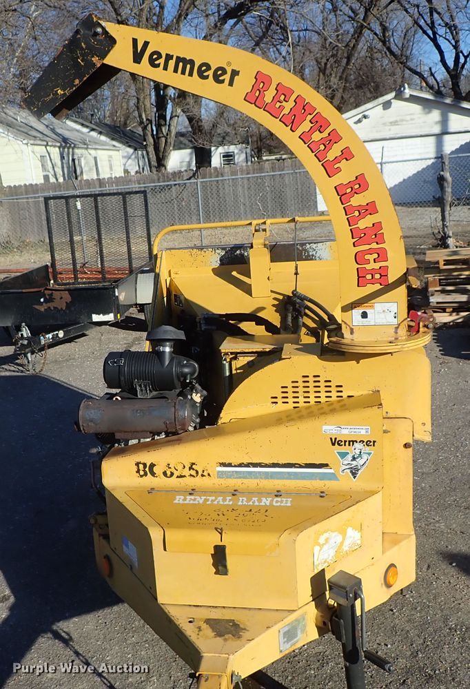 image for item GF9634 2005 Vermeer BC625A wood chipper