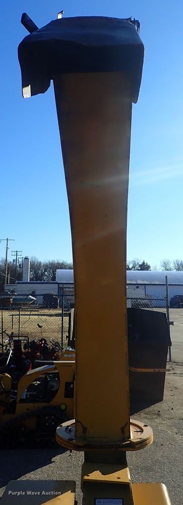 image for item GF9634 2005 Vermeer BC625A wood chipper