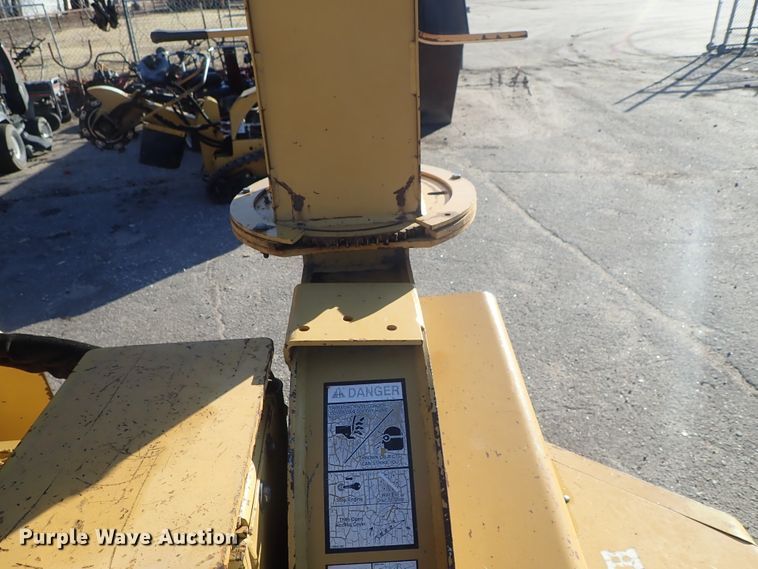 image for item GF9634 2005 Vermeer BC625A wood chipper