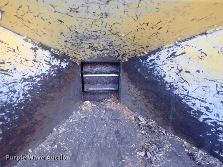 image for item GF9634 2005 Vermeer BC625A wood chipper