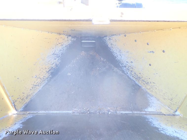 image for item GF9634 2005 Vermeer BC625A wood chipper