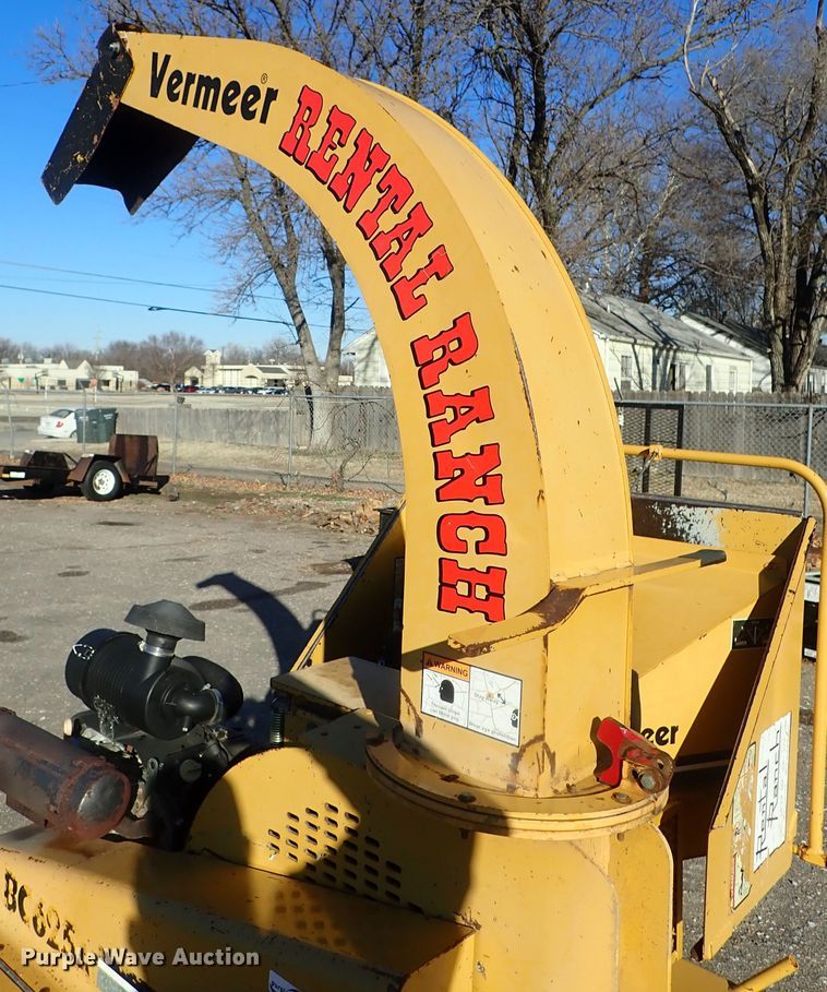 image for item GF9634 2005 Vermeer BC625A wood chipper
