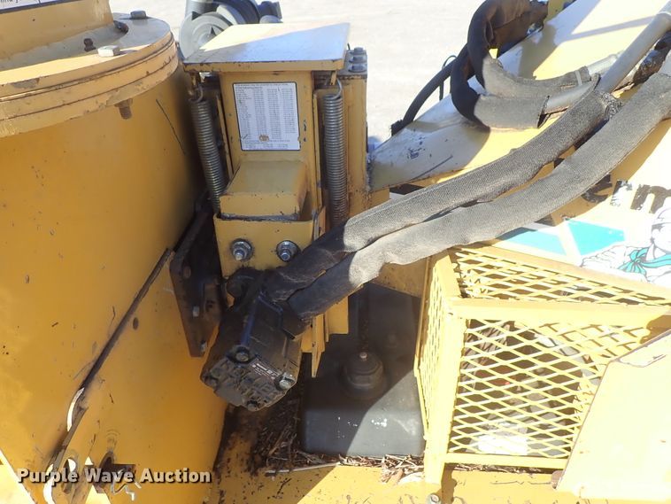 image for item GF9634 2005 Vermeer BC625A wood chipper