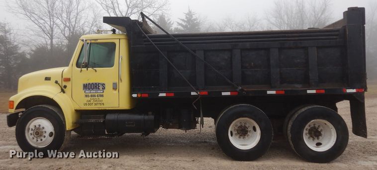 image for item BF9972 1995 International 4900 dump truck