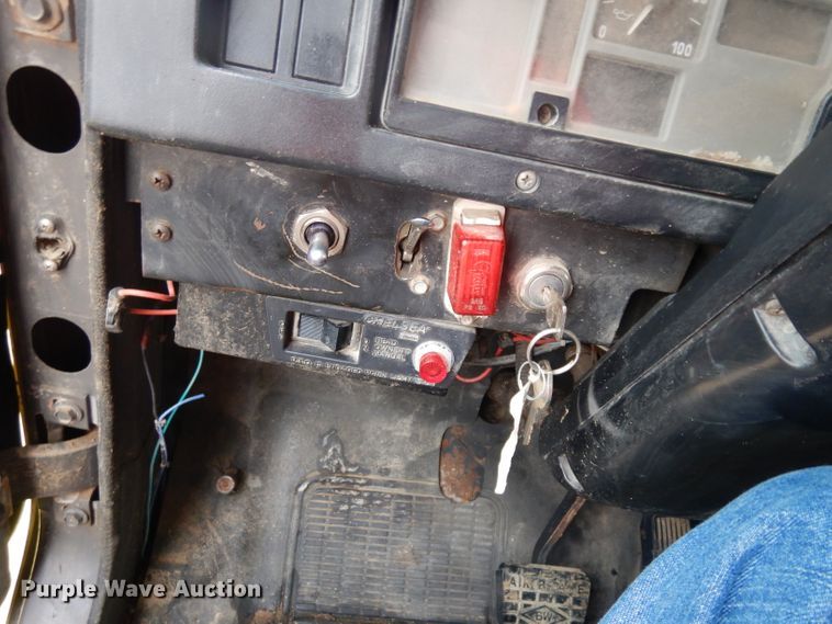 image for item BF9972 1995 International 4900 dump truck