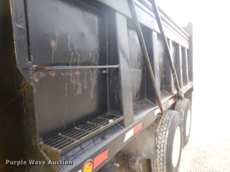 image for item BF9972 1995 International 4900 dump truck