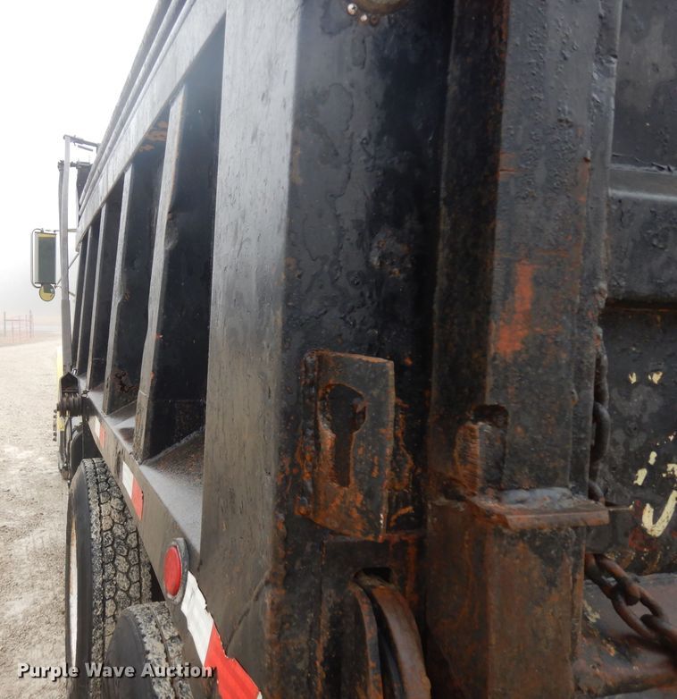 image for item BF9972 1995 International 4900 dump truck