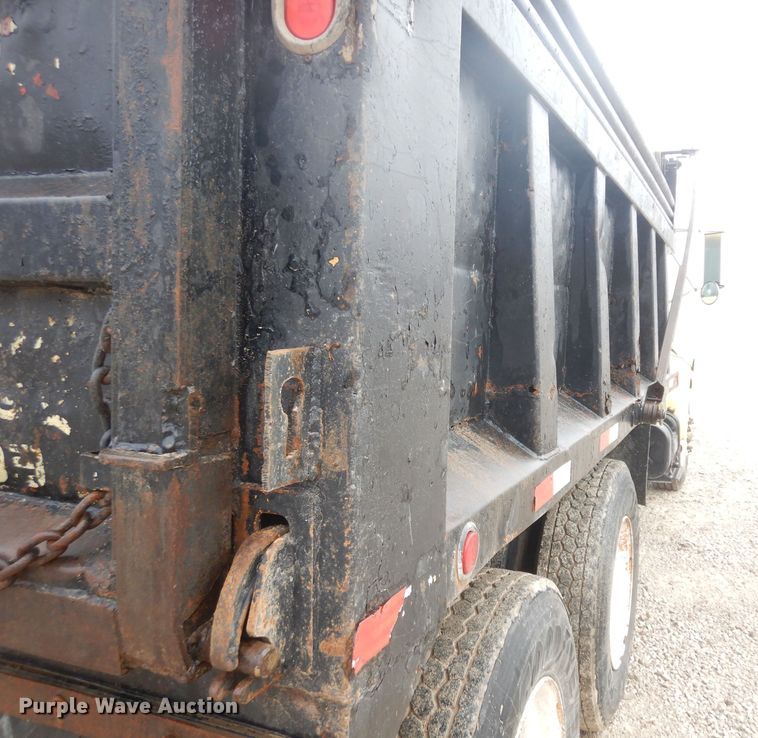 image for item BF9972 1995 International 4900 dump truck