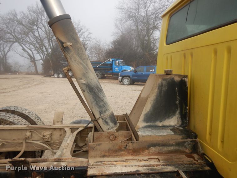 image for item BF9972 1995 International 4900 dump truck