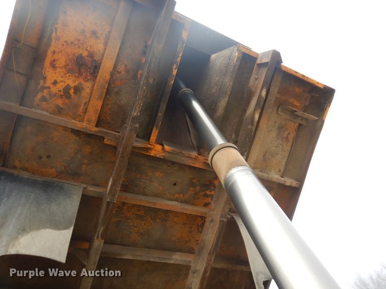 image for item BF9972 1995 International 4900 dump truck