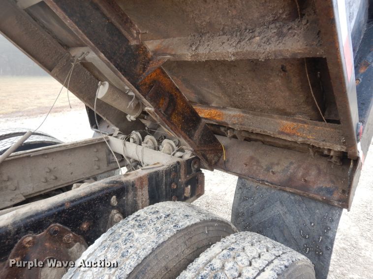 image for item BF9972 1995 International 4900 dump truck