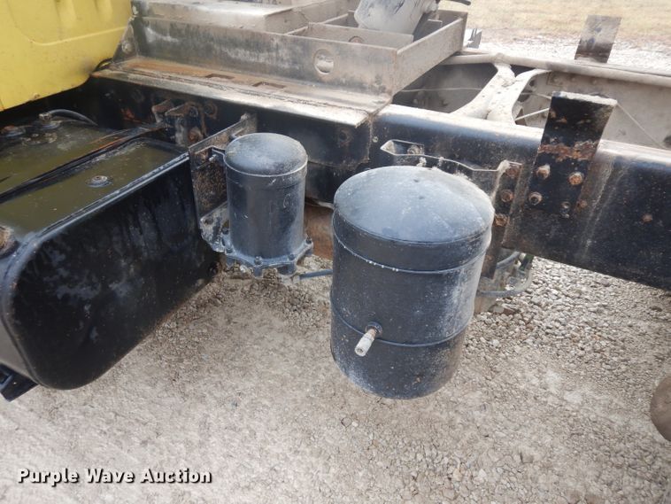 image for item BF9972 1995 International 4900 dump truck