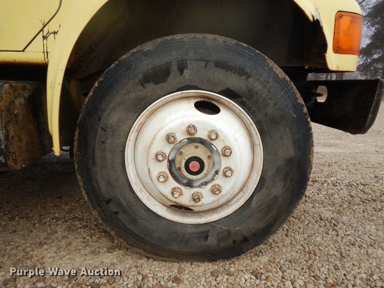 image for item BF9972 1995 International 4900 dump truck