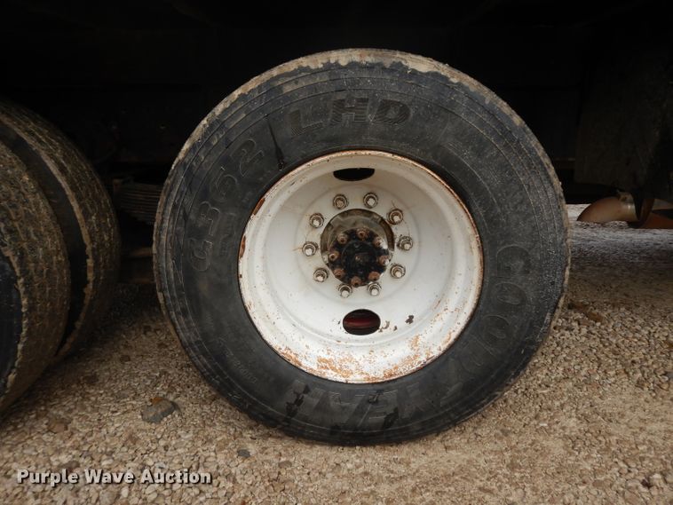 image for item BF9972 1995 International 4900 dump truck