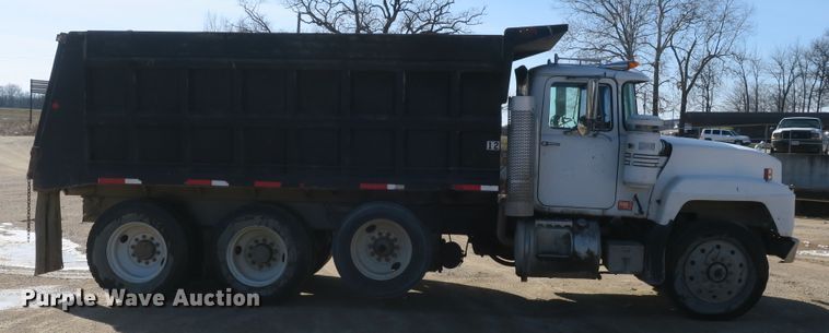 image for item DB10053 1999 Mack RD690S dump truck