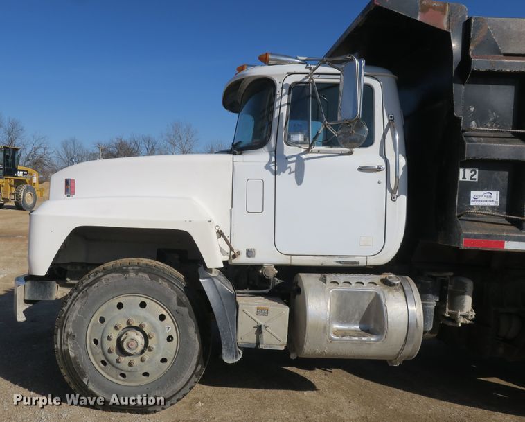 image for item DB10053 1999 Mack RD690S dump truck