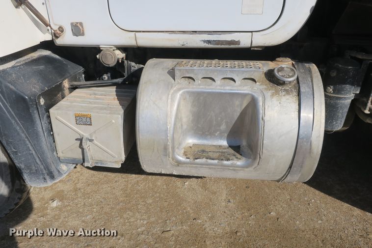 image for item DB10053 1999 Mack RD690S dump truck