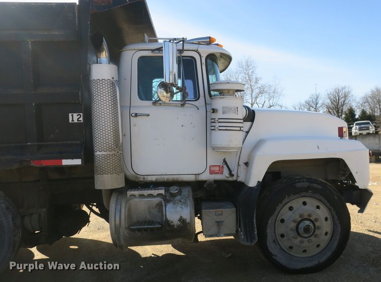 image for item DB10053 1999 Mack RD690S dump truck