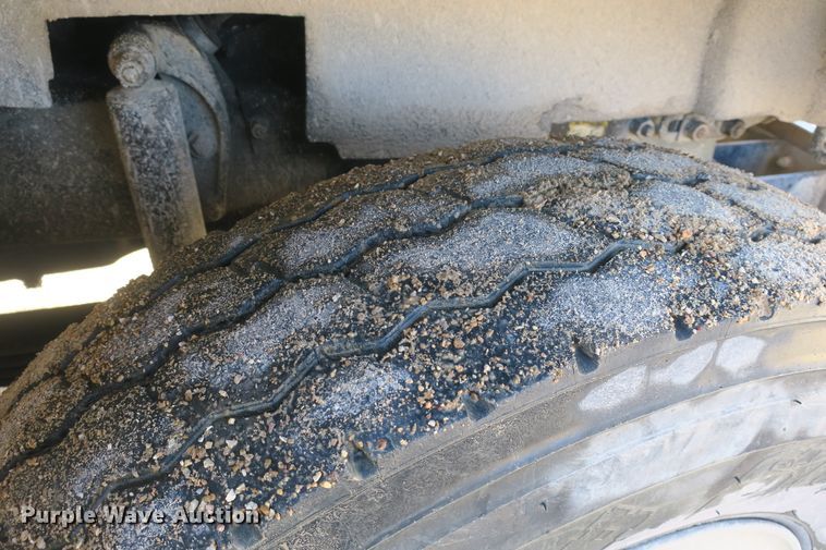 image for item DB10053 1999 Mack RD690S dump truck