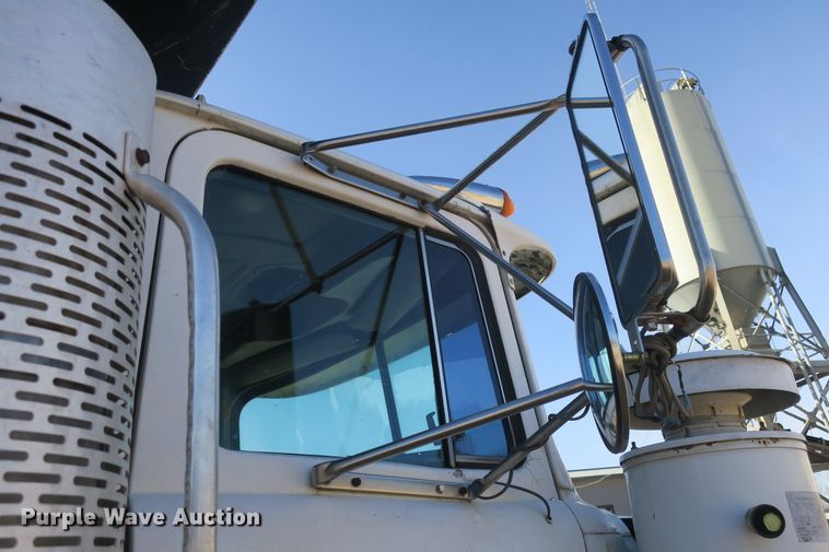 image for item DB10053 1999 Mack RD690S dump truck