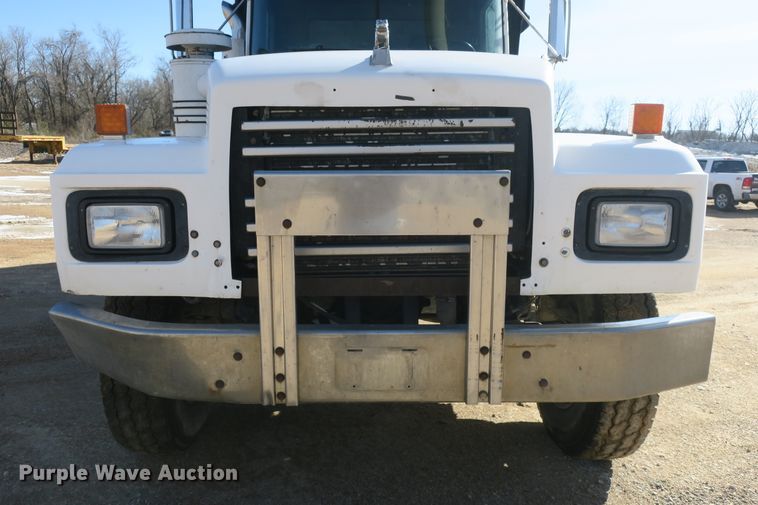 image for item DB10053 1999 Mack RD690S dump truck